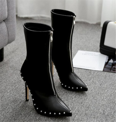 Moodsad kunstnahast õhukese kontsa ja lukuga naiste saapad - terava otsaga mudel