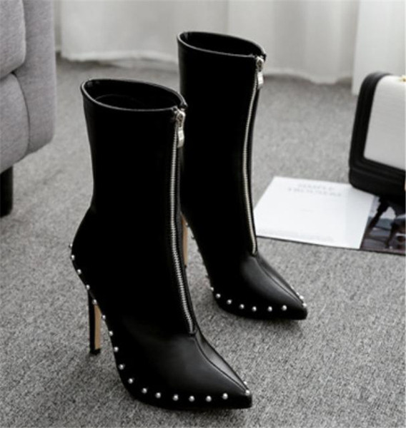 Moodsad kunstnahast õhukese kontsa ja lukuga naiste saapad - terava otsaga mudel