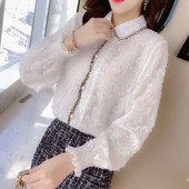 Elegantne klassikalise krae, tikandi ja pärlitega naiste särk