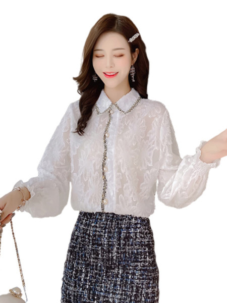 Elegantne klassikalise krae, tikandi ja pärlitega naiste särk