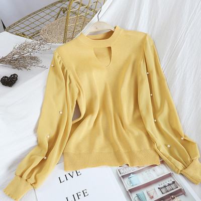 Női pulóver gyöngyökkel és sifon ujjakkal