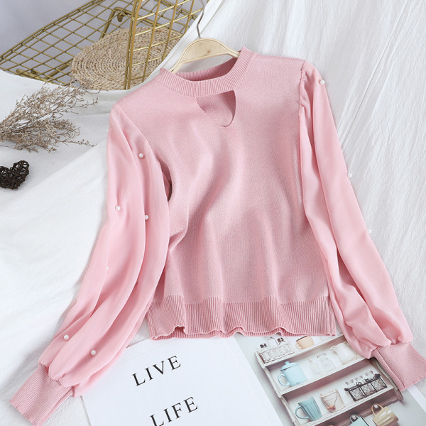 Női pulóver gyöngyökkel és sifon ujjakkal