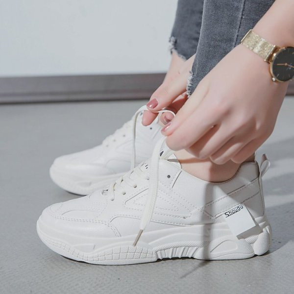 Eko bőrből és fűzőből készült rugós tornacipők új modellje