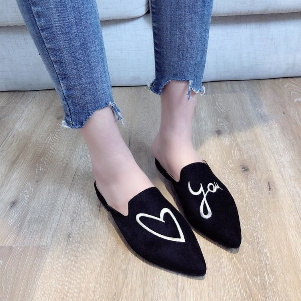 Női alkalmi papucs öko velúrból és hímzéssel