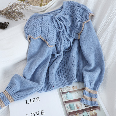 Moodne naiste kootud kampsun lipsuelemendiga