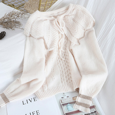 Moodne naiste kootud kampsun lipsuelemendiga