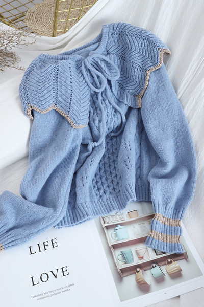 Moodne naiste kootud kampsun lipsuelemendiga