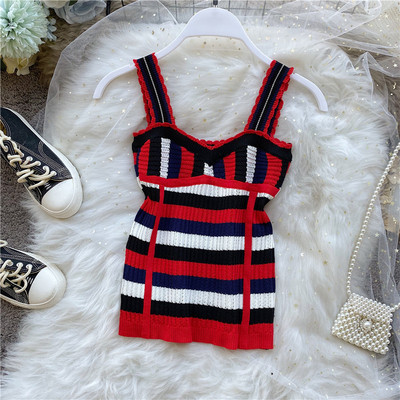 Laiade rihmadega kootud naiste triibuline topp