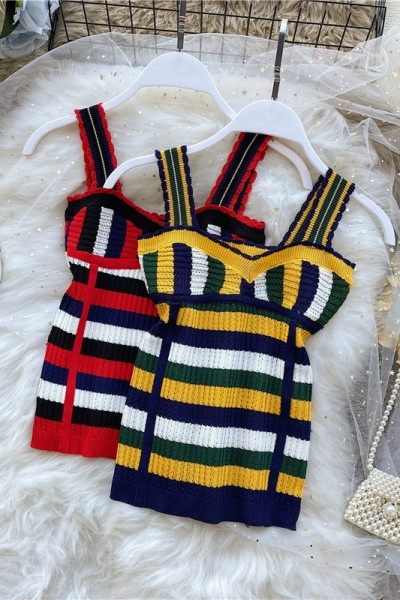 Laiade rihmadega kootud naiste triibuline topp