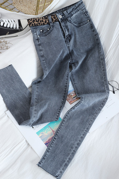 Дамски дънки с висока талия в син цвят и леопардов принт