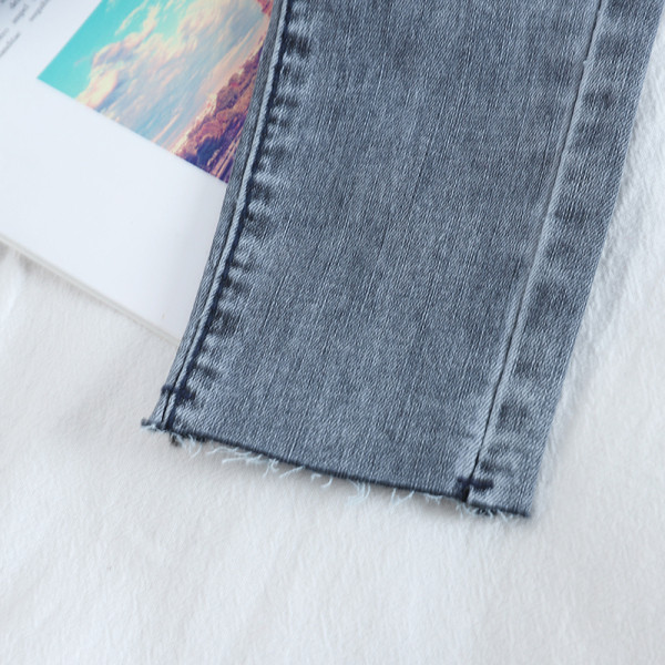 Дамски дънки с висока талия в син цвят и леопардов принт