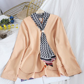 Modern női ing V-nyakú és gyöngy díszítéssel