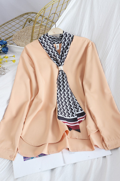 Modern női ing V-nyakú és gyöngy díszítéssel