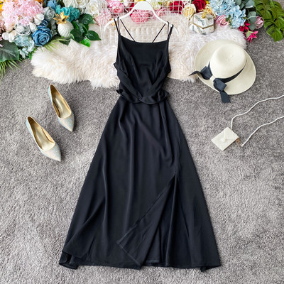 Pikk naiste kleit lahtise seljaosa, lõhiku ja õhukeste rihmadega