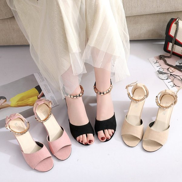 Kevad-suviste sandaalide uus mudel ökoseemisnahast ja metallelementidest