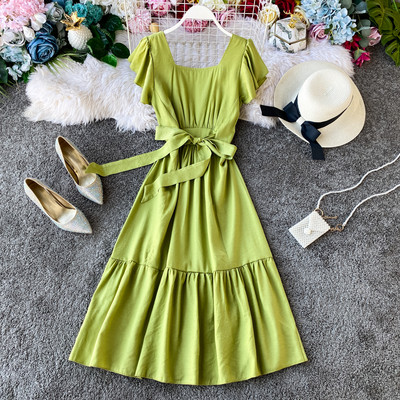 Lühikeste varrukate ja vöökoha lipsudega pikk naiste kleit