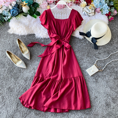 Lühikeste varrukate ja vöökoha lipsudega pikk naiste kleit