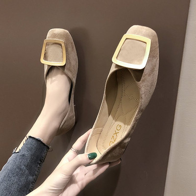 Модерни ежедневни обувки с катарама и ниска подметка от еко велур