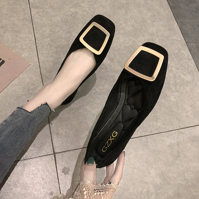 Модерни ежедневни обувки с катарама и ниска подметка от еко велур