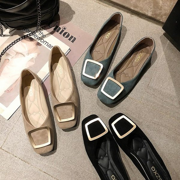 Модерни ежедневни обувки с катарама и ниска подметка от еко велур