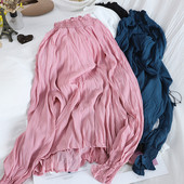 Naiste plisseeritud särk, mille krae ja varrukad on kummiga