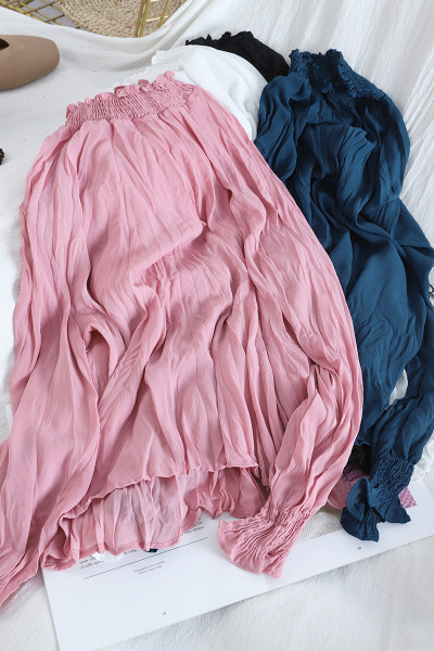 Naiste plisseeritud särk, mille krae ja varrukad on kummiga