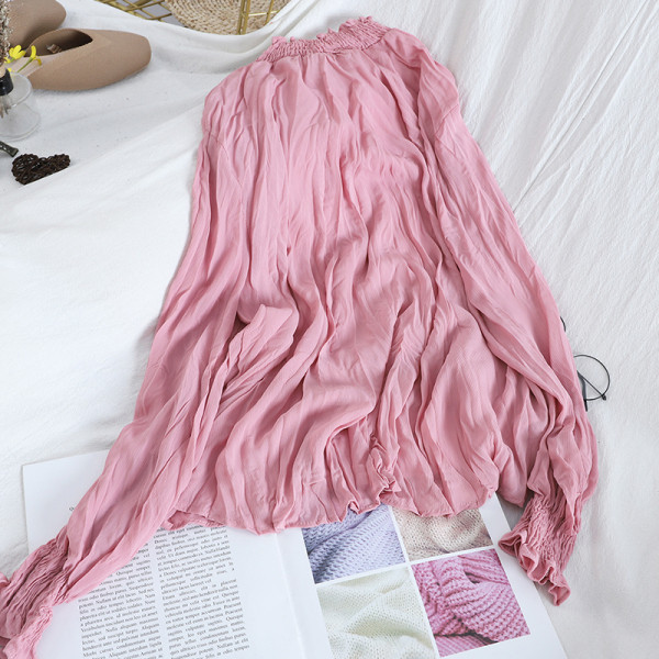 Naiste plisseeritud särk, mille krae ja varrukad on kummiga