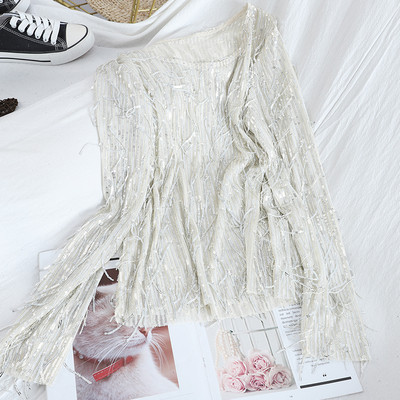 Stiilne litrite ja ovaalse kaelusega naistepluus