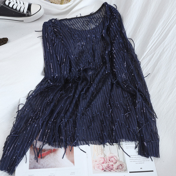 Stiilne litrite ja ovaalse kaelusega naistepluus