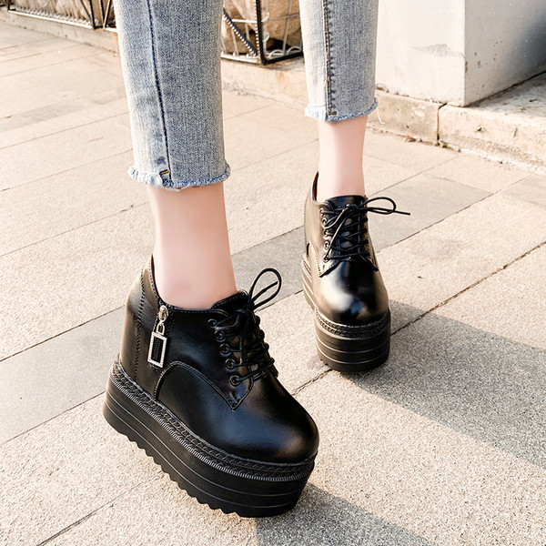 Moodsad kõrge talla ja siseplatvormiga naiste tossud