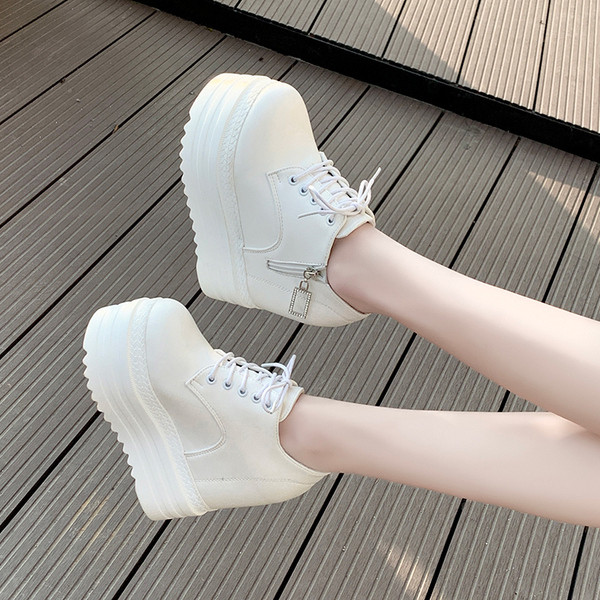 Moodsad kõrge talla ja siseplatvormiga naiste tossud