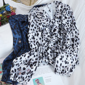 Дамска риза с леопардов принт,къдри и V-образно деколте