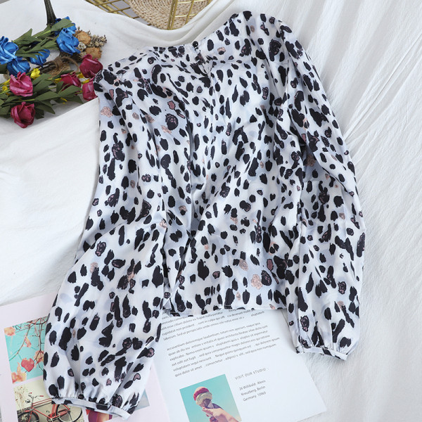 Дамска риза с леопардов принт,къдри и V-образно деколте