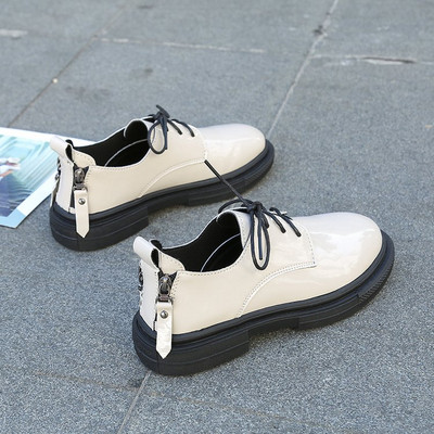 Naiste vabaajajalatsid paeltega, puhtast ökonahast mudel