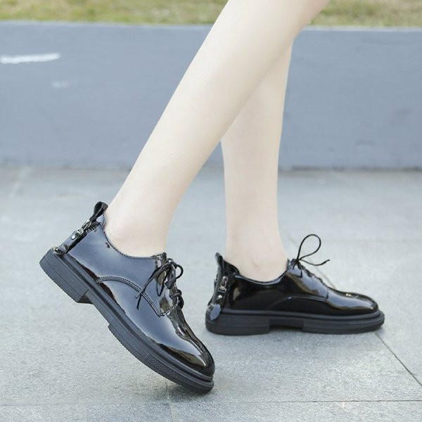 Naiste vabaajajalatsid paeltega, puhtast ökonahast mudel