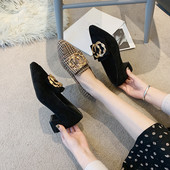 Öko-seemisnahast valmistatud vabaajajalatsid madala paksu kontsaga ja pandlaga