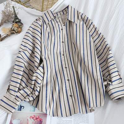 Modern női csíkos ing gombokkal és denevérujjakkal