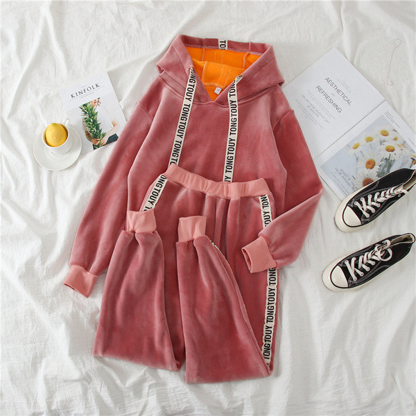 Női alkalmi bársony szett szegéllyel