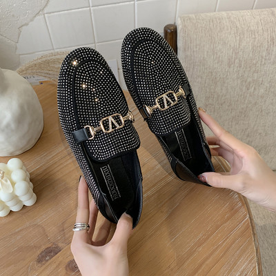 Öko-seemisnahast valmistatud naiste vabaaja mokassiinid metallelemendi ja kivikestega