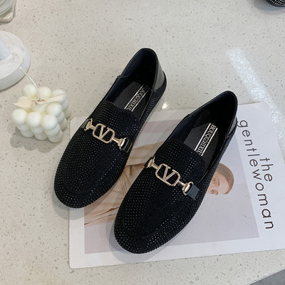 Öko-seemisnahast valmistatud naiste vabaaja mokassiinid metallelemendi ja kivikestega