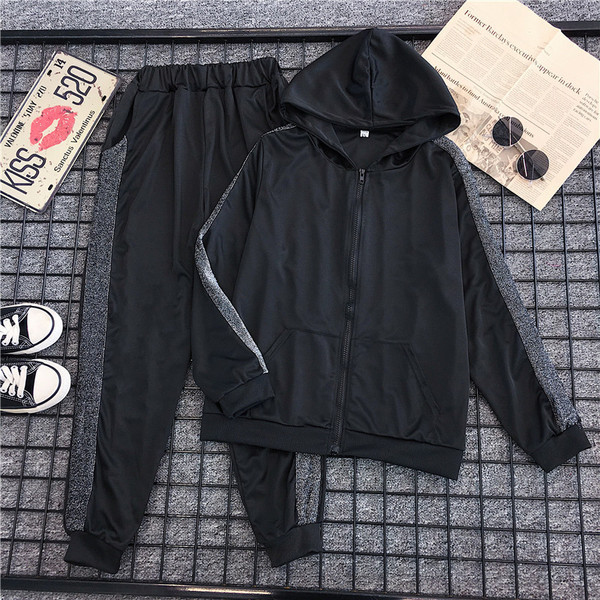 Moderan ženski sportski i ležerni komplet sa sjajnim rubovima