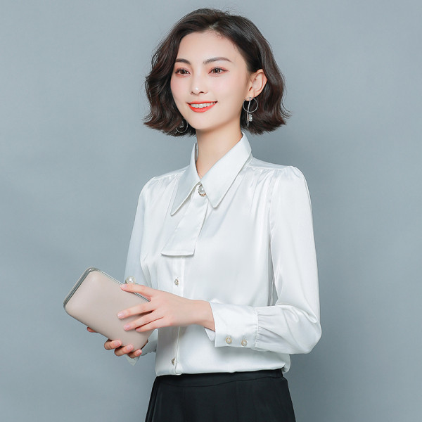 Дамска риза от шифон с класическа яка и копчета