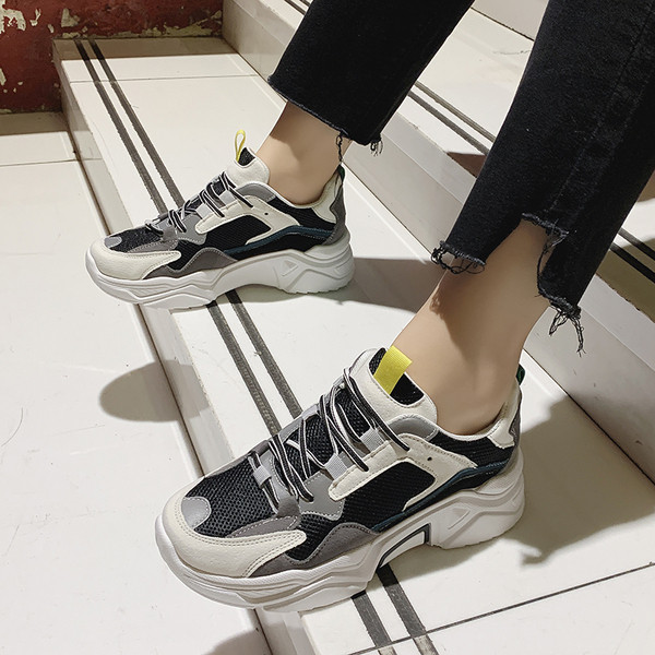 Modern női tornacipő eko bőrből és textilből, fűzővel és durva talppal