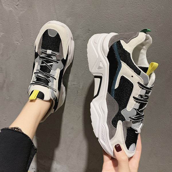 Modern női tornacipő eko bőrből és textilből, fűzővel és durva talppal