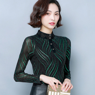 Moodne poolkõrge krae ja nööpidega naiste pluus