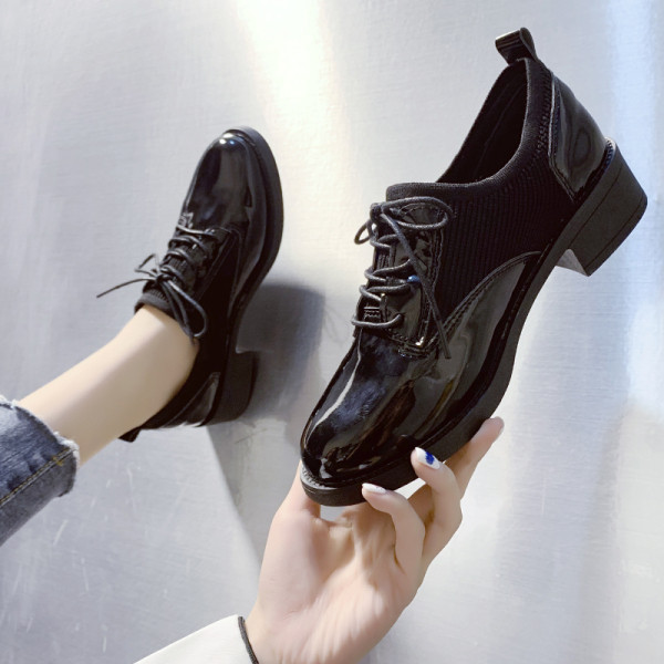 Naiste lakknahast paeltega ökonahast kingad - tavaline mudel