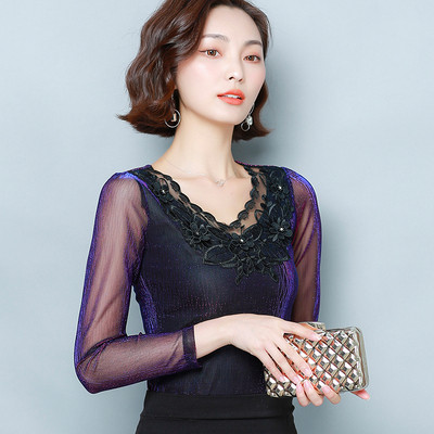 Kaasaegne naiste pluus pits- ja spitsikaelusega