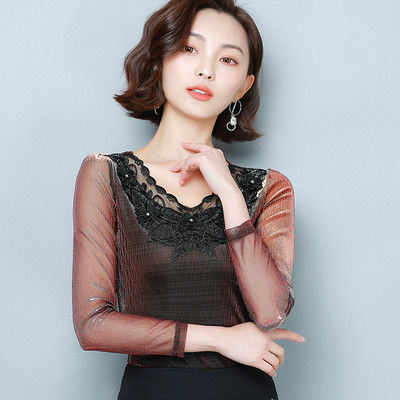 Kaasaegne naiste pluus pits- ja spitsikaelusega