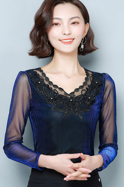 Kaasaegne naiste pluus pits- ja spitsikaelusega