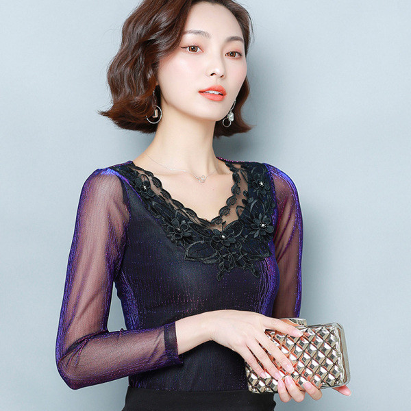 Kaasaegne naiste pluus pits- ja spitsikaelusega